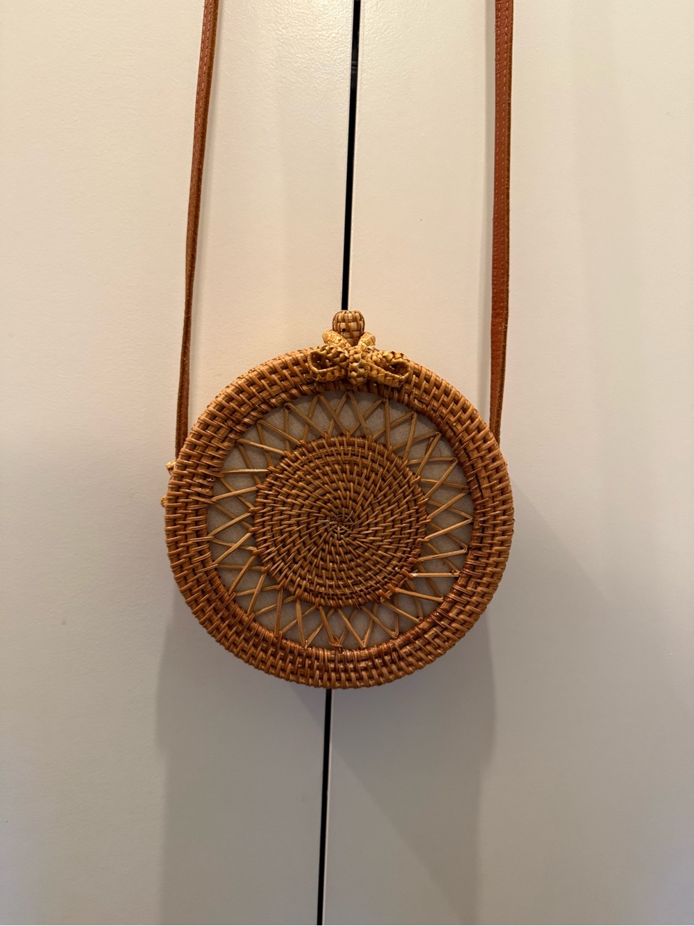 Round Woven Straw Crossbody Bag in Tan